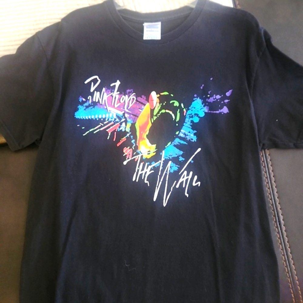 PINK FLOYD The Wall Graffic Tshirt - Picture 2 of 6